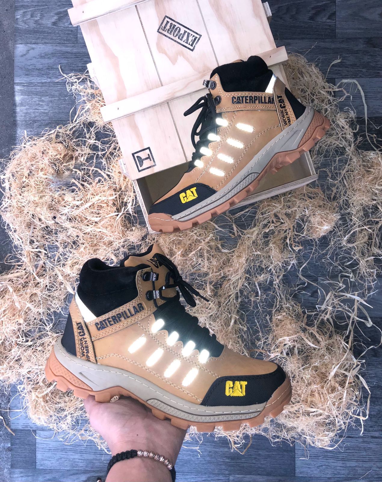 BOTAS CATERPILLAR REFLECTIVAS: Dureza y Comodidad Todo Terreno